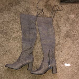 Knee-high heeled tan boots!